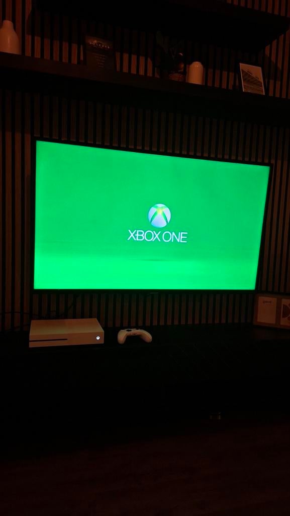 Xbox One S + 8 spellen, Ophalen, 1 speler, Zo goed als nieuw, Vanaf 3 jaar