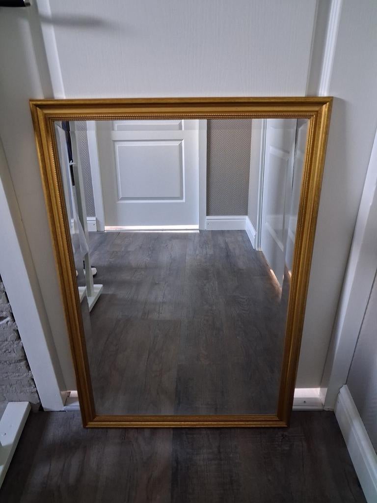 Grote spiegel met goudkleurige lijst - 91,5x61,5 cm, Huis en Inrichting, Ophalen, Gebruikt, Minder dan 100 cm, Rechthoekig