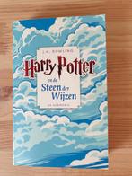 Boek/softcover - Harry Potter en de Steen der Wijzen, Verzamelen, Harry Potter, Ophalen of Verzenden, Zo goed als nieuw, Boek of Poster