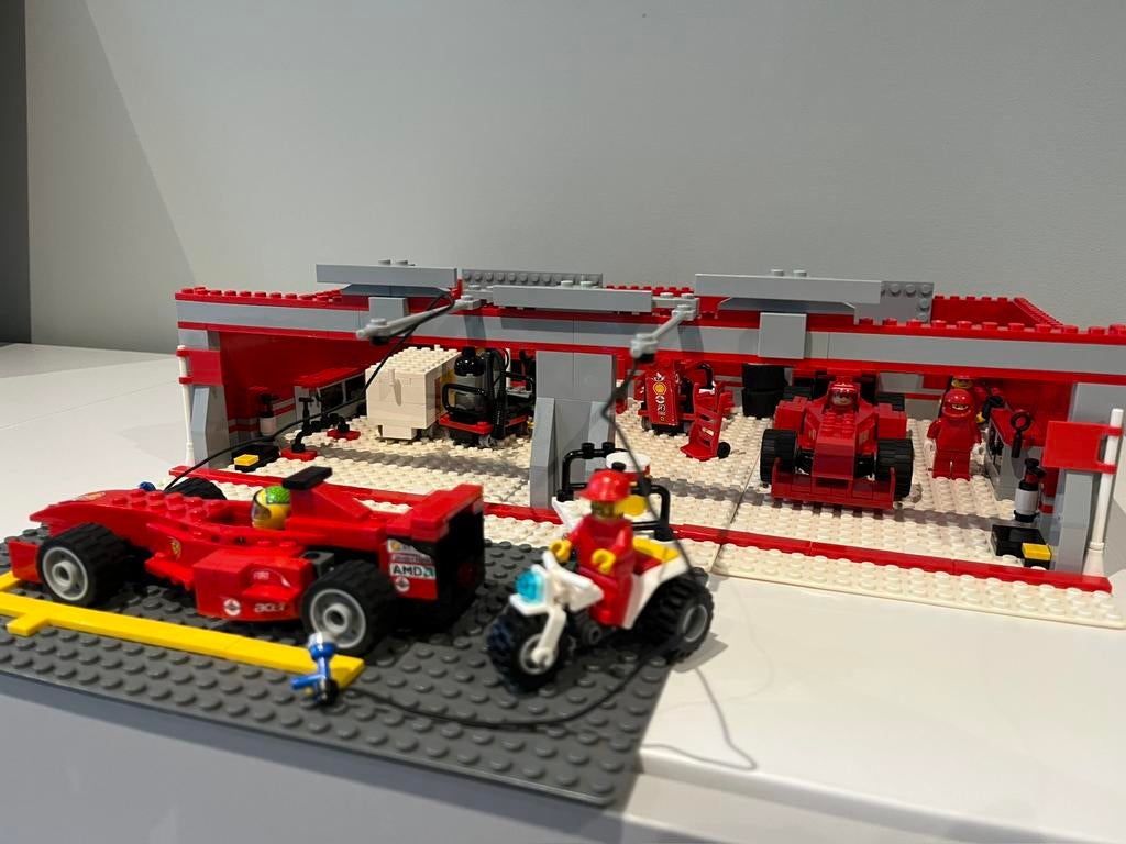 Lego 8144 racers ferrari f1 fuel stop met instructie, Ophalen of Verzenden, Zo goed als nieuw