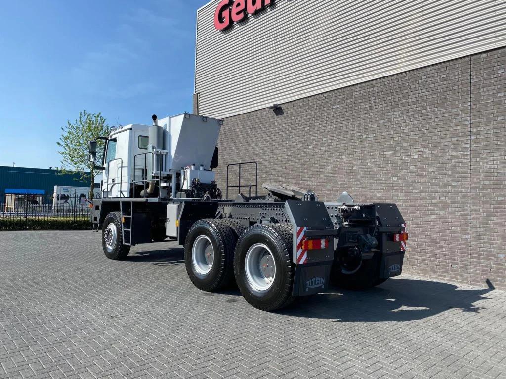 Mercedes-Benz TITAN 5560 Z52-600 F TITAN 5560 Z52-600 F 6X6, Auto's, Automaat, Elektrische buitenspiegels, 600 pk, Wit