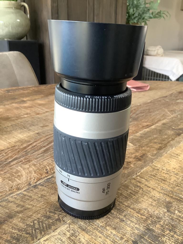 Minolta AF 75 - 300 (macro) zoomlens, Audio, Tv en Foto, Fotografie | Lenzen en Objectieven, Ophalen of Verzenden, Gebruikt, Zoom
