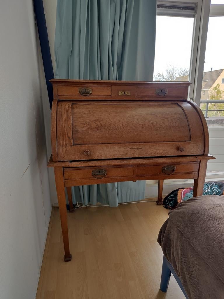 Secrétaire, Ophalen