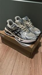 Asics gel kayano 14 ( 43.5), Wit, Ophalen of Verzenden, Sneakers of Gympen, Gedragen