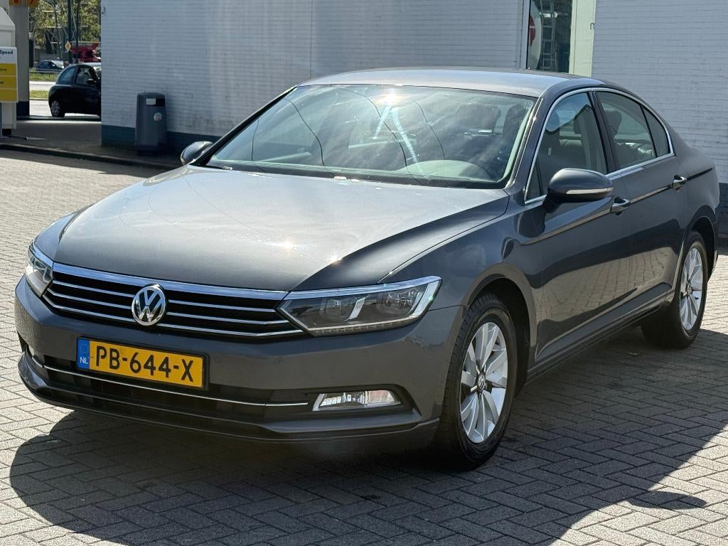 NEW MODEL VW PASSAT 1.6 TDI DSG NAVi/CRUiSE/PDC/MFS/NAP!, Auto's, Volkswagen, Bedrijf, Passat, ABS, Airbags, Airconditioning, Boordcomputer