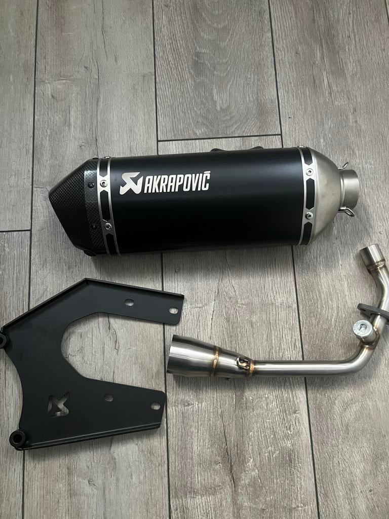Akrapovic Uitlaat set 3v E4/E5 50cc/80cc, Fietsen en Brommers, Brommeronderdelen | Scooters, Ophalen of Verzenden, Nieuw, Uitlaat