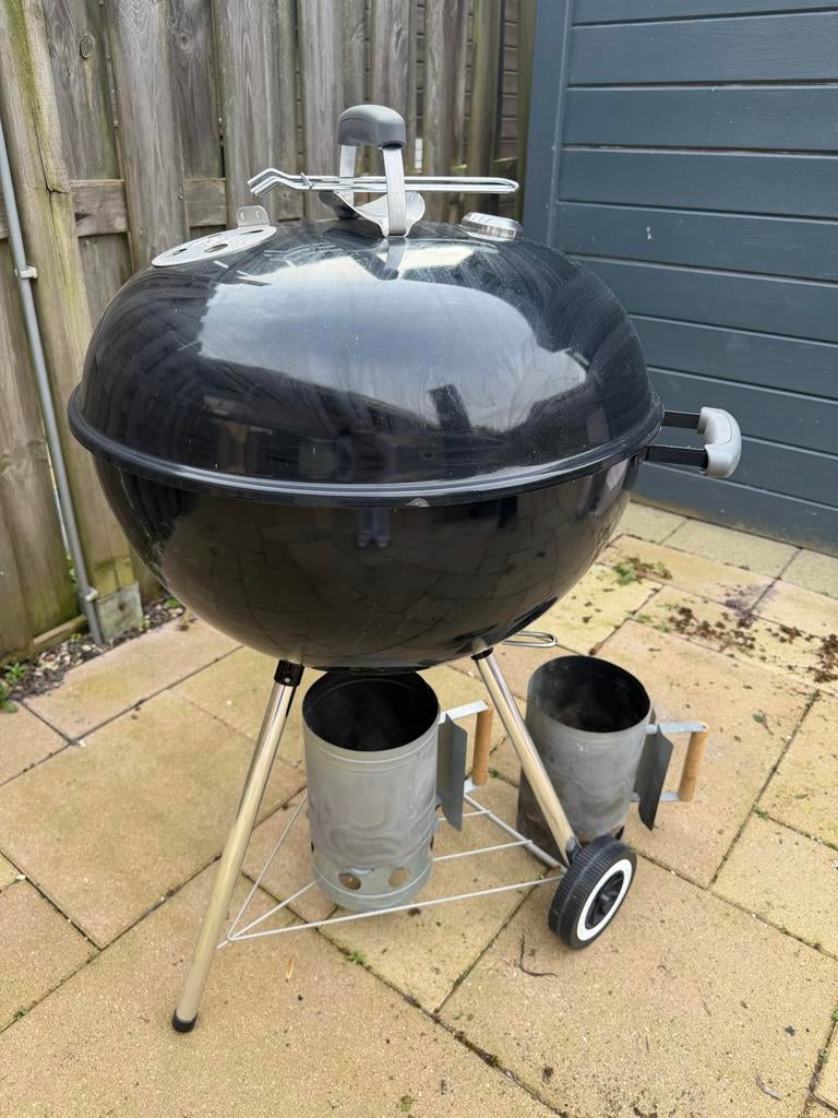 Weber houtskoolbarbecue met accessoires, Tuin en Terras, Houtskoolbarbecues, Ophalen, Gebruikt, Met accessoires