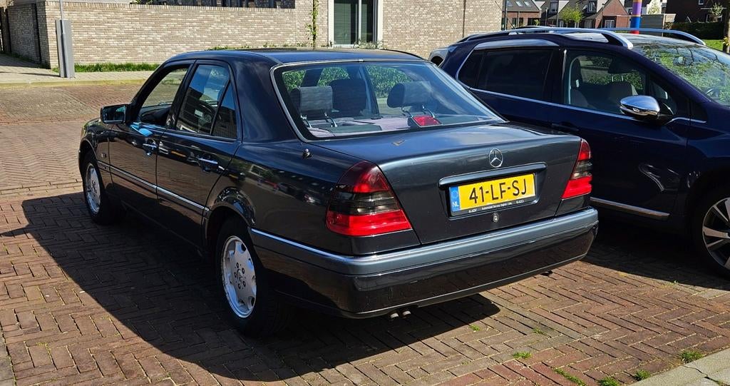 Mercedes C220 Elegance W202 1996 sedan, Auto's, Automaat, Zwart, 4 cilinders, 150 pk