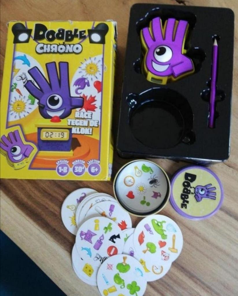 Dobble chrono, kaartspel, Vijf spelers of meer, Ophalen of Verzenden, Zo goed als nieuw