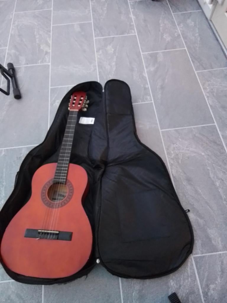 Gitaar starterspakket: gitaar, tas, standaard, stoeltje, Ophalen of Verzenden, Gebruikt, Klassieke of Spaanse gitaar, Met koffer