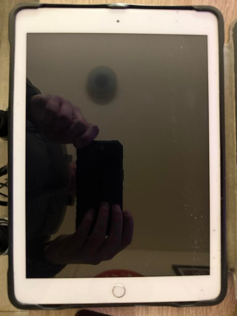 iPad | 5th Gen | White | Wifi | SIM, Computers en Software, Apple iPads, Gebruikt, Apple iPad, Wi-Fi en Mobiel internet, 10 inch