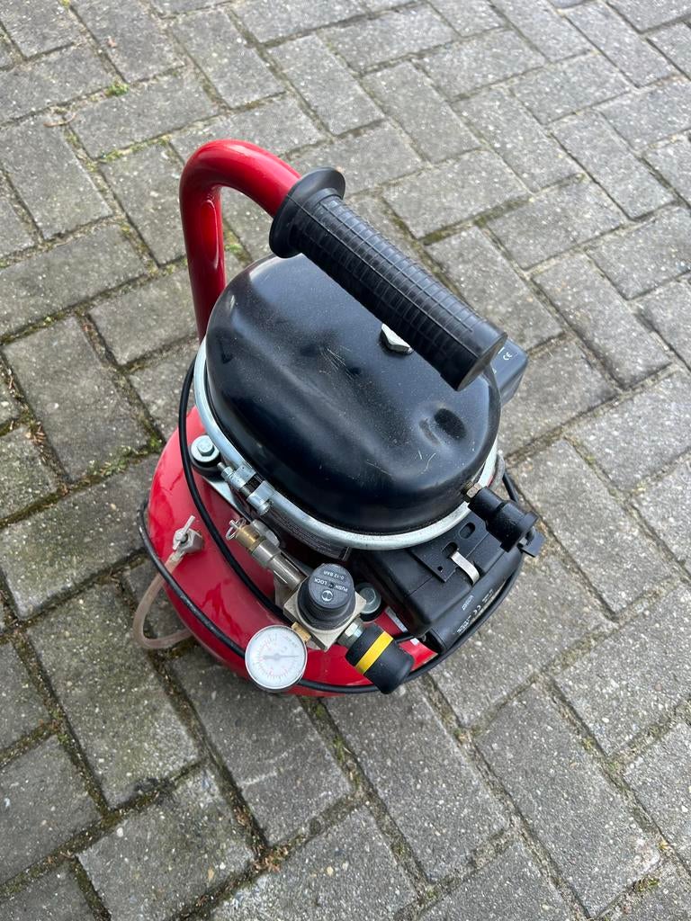 Stille Compressor - Ideaal voor thuisgebruik, Gebruikt, 6 tot 10 bar, Ophalen of Verzenden, Minder dan 200 liter/min