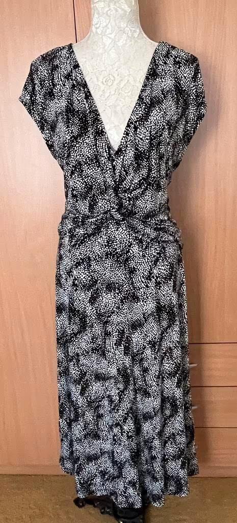 Bodyflirt jurk maat 48/50[v], Kleding | Dames, Jurken, Zo goed als nieuw, Maat 46/48 (XL) of groter, Zwart, Onder de knie, Ophalen of Verzenden