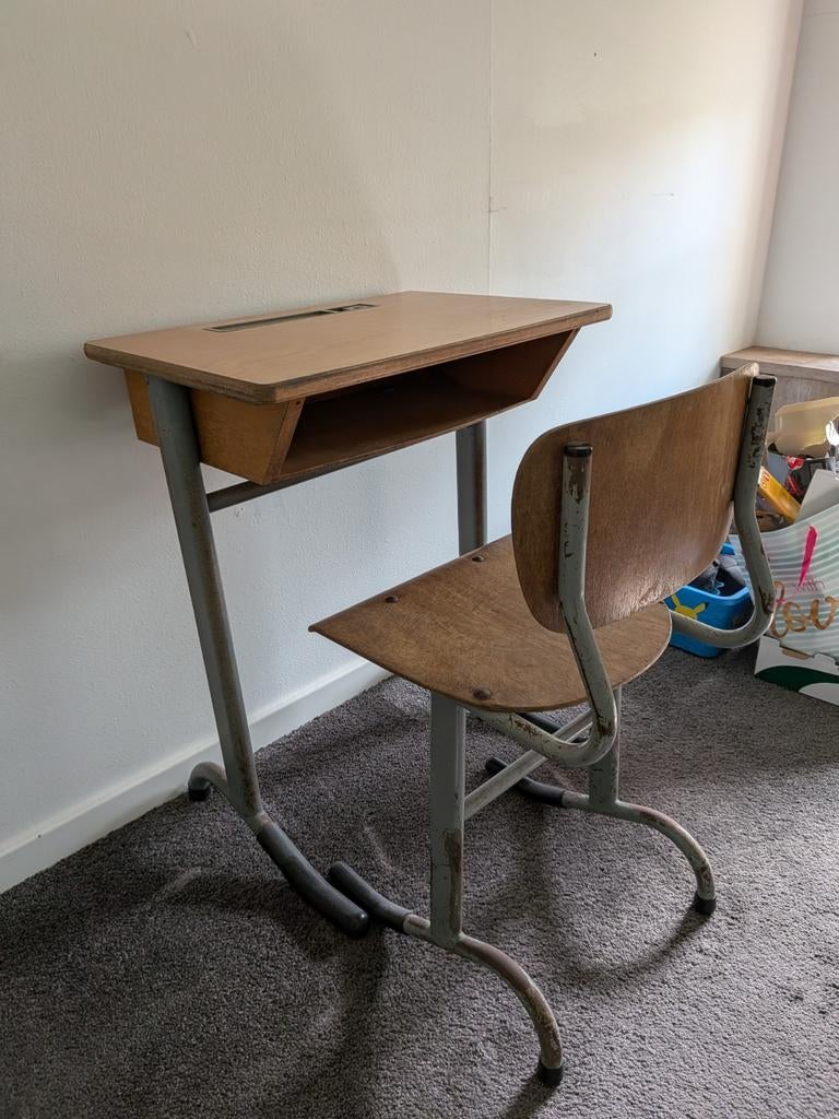 Brocante schoolbankje met stoel, Kinderen en Baby's, Kinderkamer | Tafels en Stoelen, Ophalen