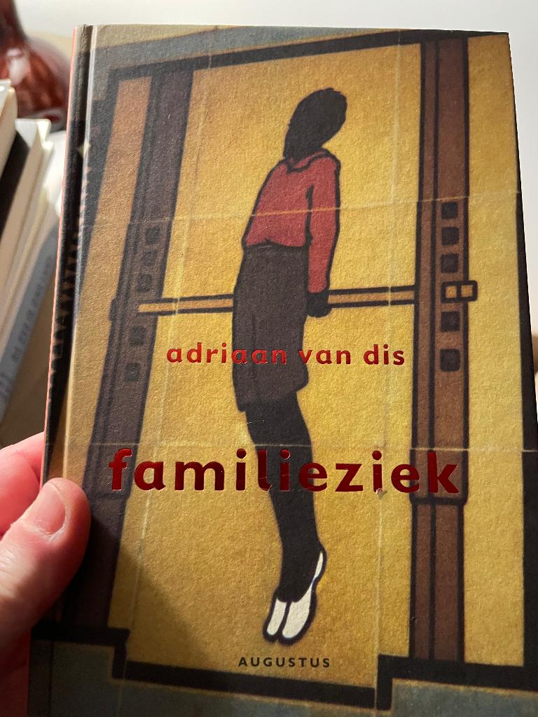 Familieziek, Boeken, Ophalen of Verzenden, Gelezen