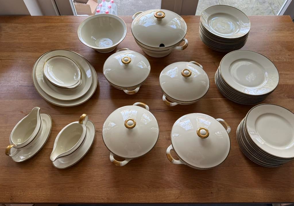 Stijlvol servies met elegante gouden rand, Ophalen, Zo goed als nieuw, Bord(en), Overige stijlen