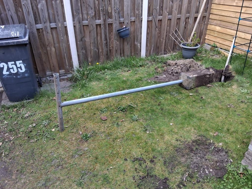 Metalen paal met betonnen voet, Ophalen, Gebruikt, Droogmolen