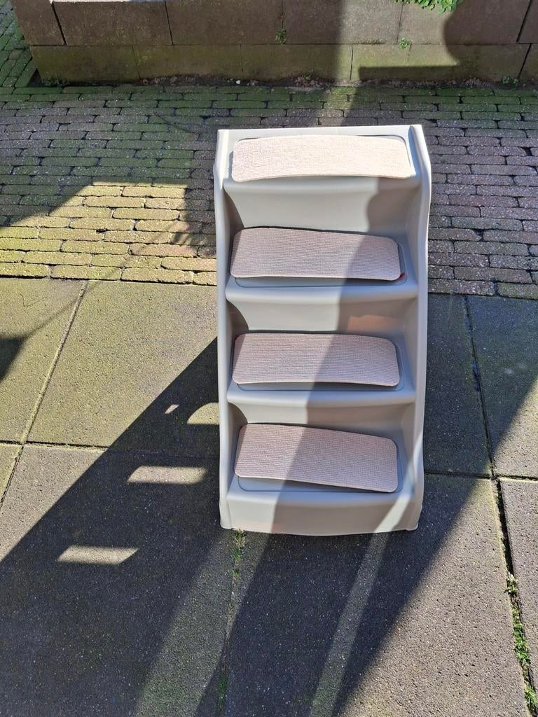 Hondentrap helemaal nieuw, Ophalen