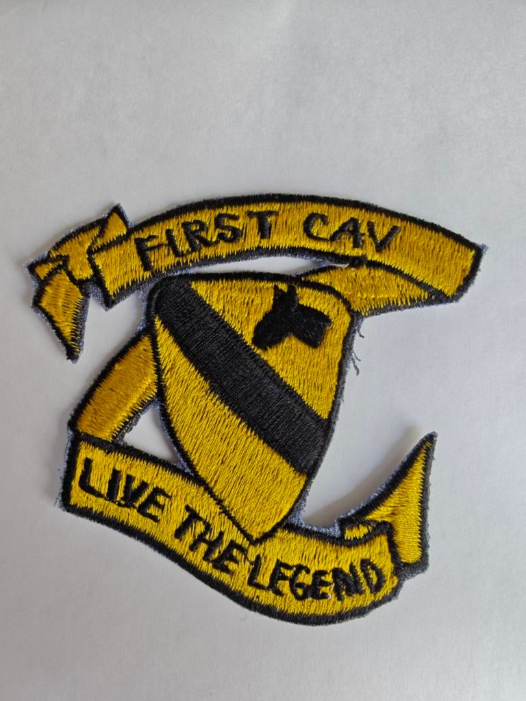 US Army - 1st Cav. Div. "Live the Legend" .. Vietnam periode, Ophalen of Verzenden, Landmacht, Amerika, Embleem of Badge