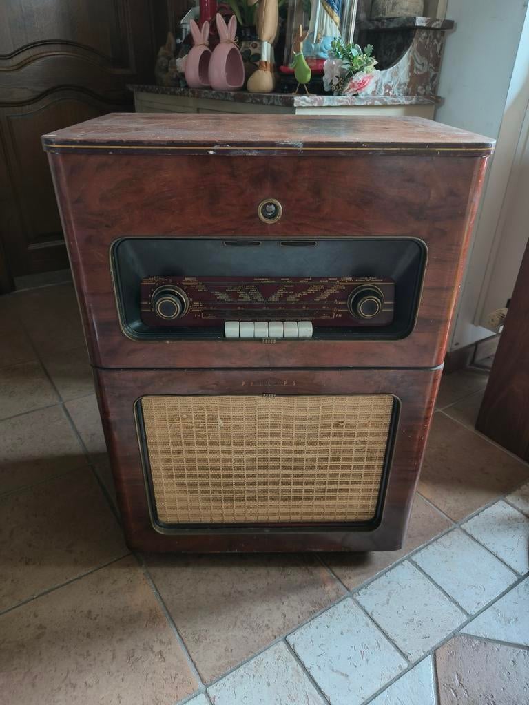 Oude radio meubel, Ophalen