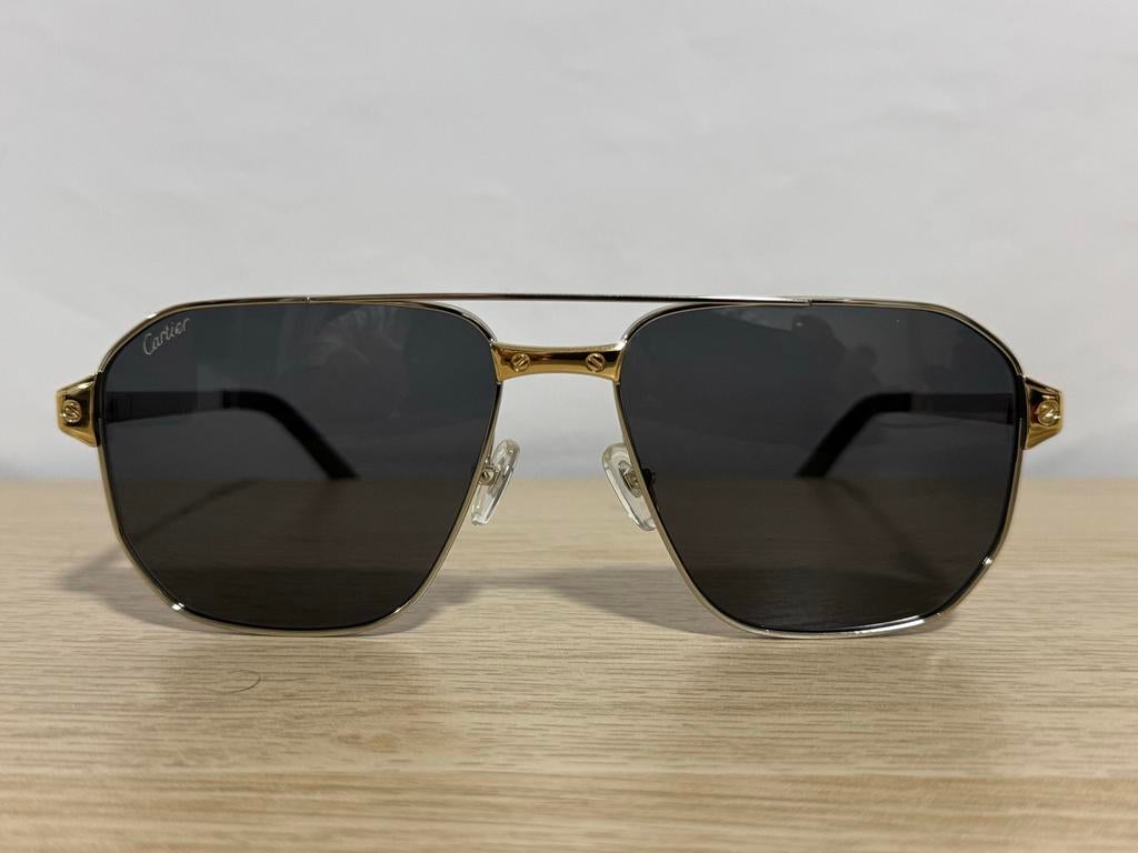 Cartier zonnebril goudkleurig met donkere glazen, Overige merken, Gebruikt, Zonnebril, Overige kleuren