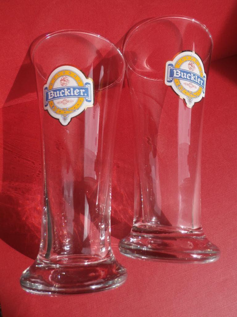 2 glazen BUCKLER 1988 - 9,50 - ( Youp van 't Hek ), Ophalen of Verzenden