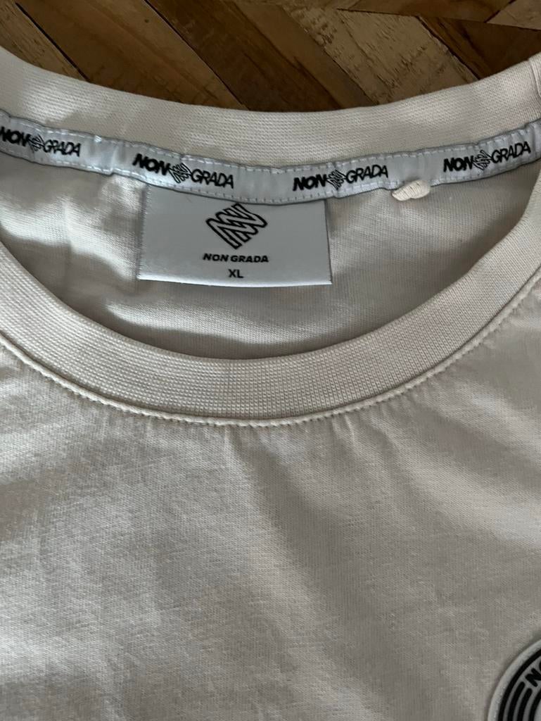 T-shirt Non Grada khaki/beige maat XL in nieuwstaat, Kleding | Heren, Beige, Maat 56/58 (XL), Ophalen of Verzenden, Zo goed als nieuw
