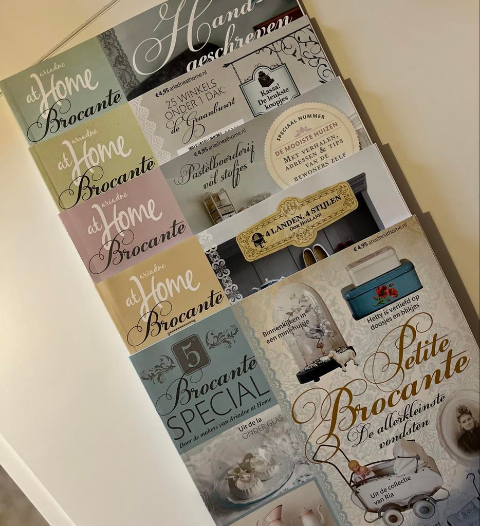 Ariadne at Home Brocante 2014 1-5, Boeken, Tijdschriften en Kranten, Ophalen of Verzenden, Gelezen, Overige typen