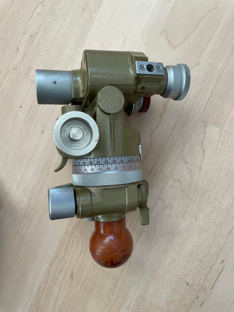 Theodoliet - PAB-2M optisch instrument, Ophalen