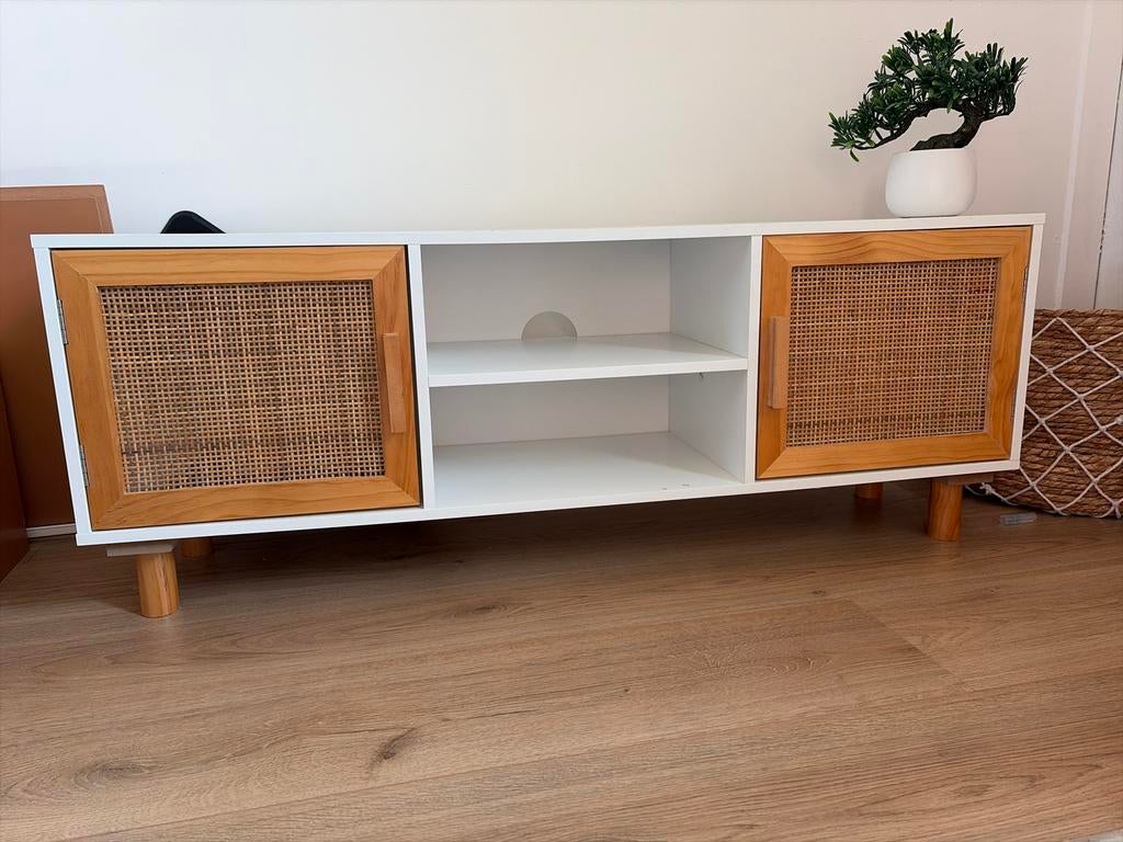 Modern dressoir kastje met rotan deuren, Huis en Inrichting, Kasten | Dressoirs, Ophalen, 100 tot 150 cm, Zo goed als nieuw, 25 tot 50 cm