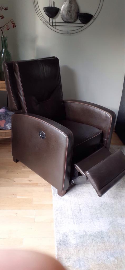Nette donkerbruine relaxstoel, Huis en Inrichting, Fauteuils, Ophalen, Gebruikt, Leer, 75 tot 100 cm