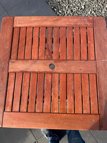 Teak houten tuintafel beschikbaar voor biedingen