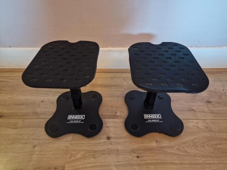 Innox IVA MON-07 Studiomonitor Stands - Set, Muziek en Instrumenten, Microfoons, Zo goed als nieuw, Overige typen, Ophalen