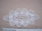 Mooi gehaakt vintage ovaal kleedje 21 x 10 cm., Antiek en Kunst, Antiek | Kleden en Textiel, Ophalen of Verzenden