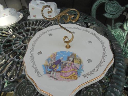 Hele aparte serveerschaal met greep en romantisch plaatje, Antiek en Kunst, Antiek | Servies los, Ophalen of Verzenden