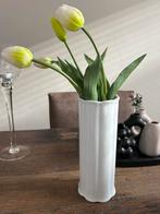 MOOIE STRAKKE WITTE PORSELEINEN VAAS …, Ophalen of Verzenden, Zo goed als nieuw, Wit, Aardewerk of Porselein