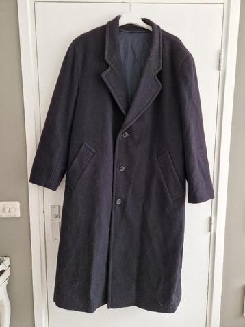 Een lange cashmere/wollen heren mantel  beschikbaar voor biedingen