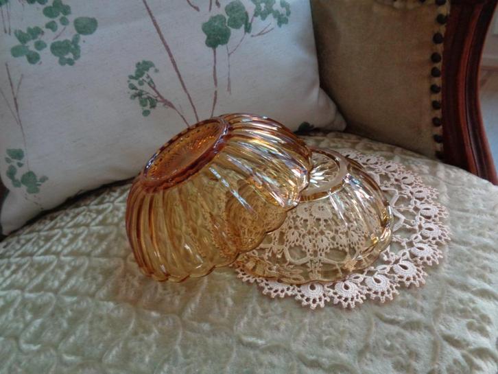 2 Amberkleurige Glazen Schaaltjes ** Mimosa **, Antiek en Kunst, Antiek | Glas en Kristal, Ophalen of Verzenden