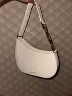Charles & Keith Nieuw Agatha Schoudertas Creme, Sieraden, Tassen en Uiterlijk, Ophalen of Verzenden, Zo goed als nieuw, Schoudertasje