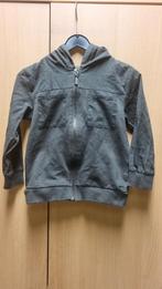 Leuk legergroen vest shirt met muts - maat 104, Kinderen en Baby's, Kinderkleding | Maat 104, Gebruikt, Trui of Vest, Ophalen of Verzenden