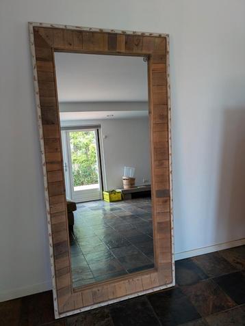 Grote spiegel met houten frame 195 bij 95 beschikbaar voor biedingen
