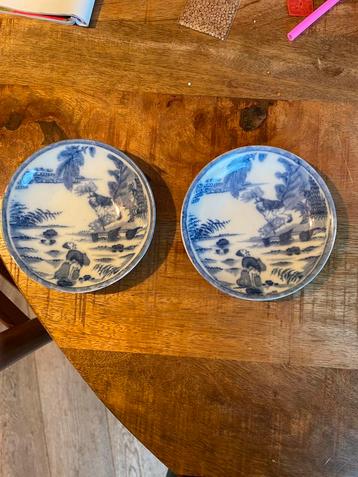 Twee antieke blauw-witte schoteltjes Chinees/Japans? beschikbaar voor biedingen