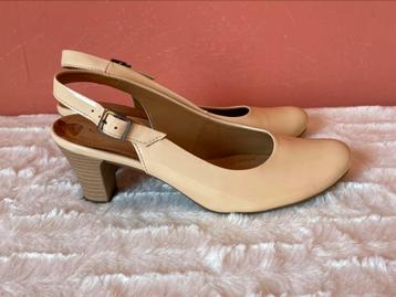 Gabor nude kleurige pump met lage hak maat 37,5 beschikbaar voor biedingen