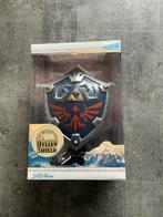 Zelda: Breath of the Wild Hylian Shield Statue F4F, Avontuur en Actie, 1 speler, Ophalen of Verzenden, Zo goed als nieuw