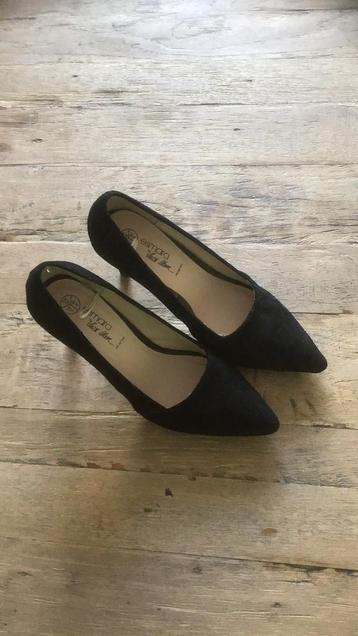 Zwarte suède pumps - maat 39 nieuw beschikbaar voor biedingen