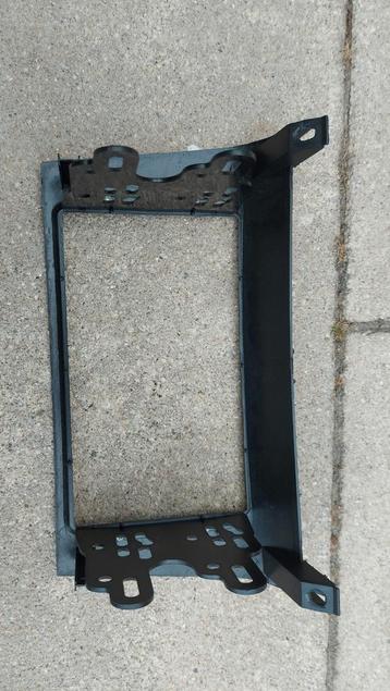 Mazda 3 2 DIN Radio Houder beschikbaar voor biedingen