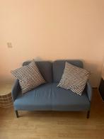 Blauw tweezitsbankje, Huis en Inrichting, Banken | Bankstellen, Ophalen, Tweepersoons, 75 tot 100 cm, Zo goed als nieuw