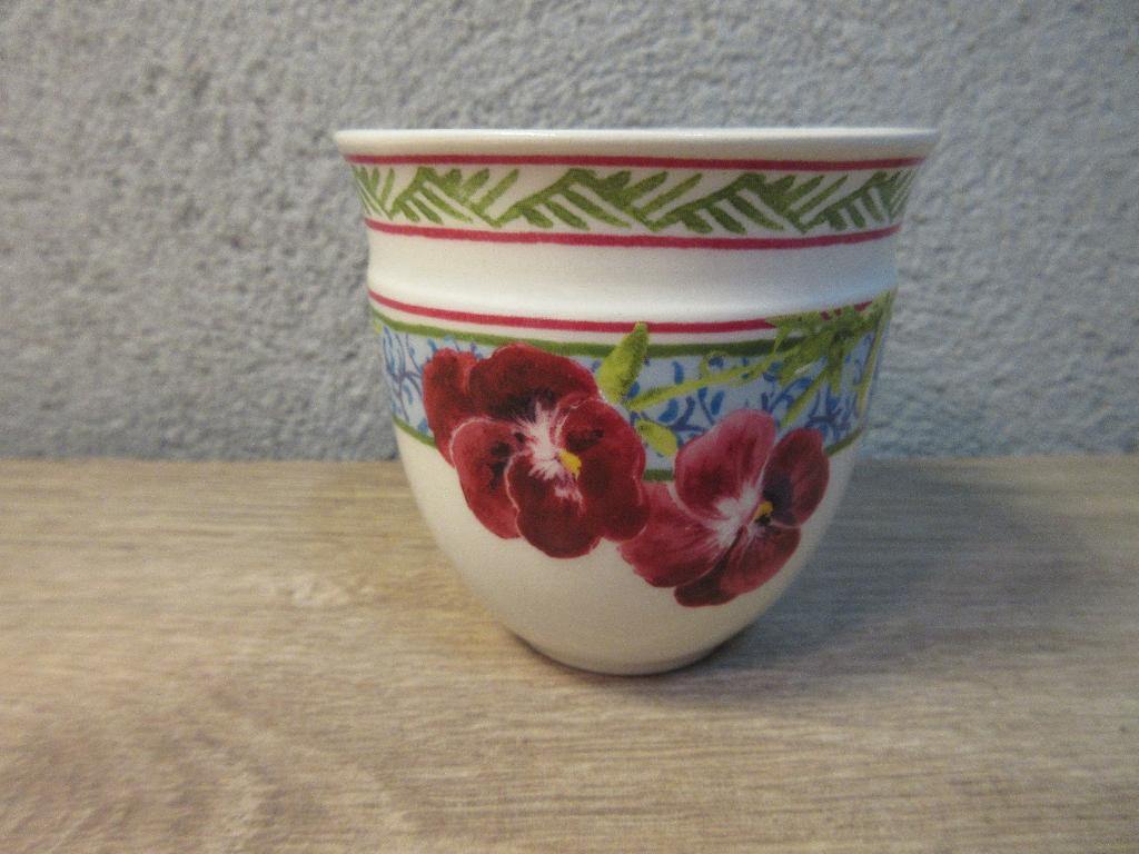 Klein potje kopje met verschilende bloemen Gien Millefleur, Overige materialen, Gebruikt, Ophalen of Verzenden, Bord(en)
