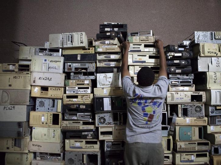 gezocht pc's loop of sloop en laptops en diversen eindhoven, Computers en Software, Overige Computers en Software, Gebruikt, Ophalen
