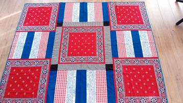 Grote boerenzakdoek quilt 190x160. En ophang quilt  beschikbaar voor biedingen
